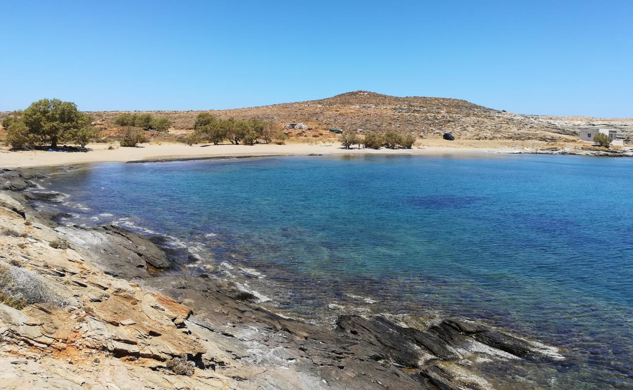 Foto de Platis Gialos con arena fina y guijarros superficie