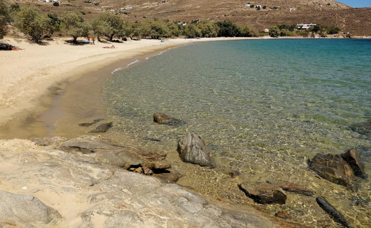 Foto de Agios Ioannis beach con arena oscura superficie