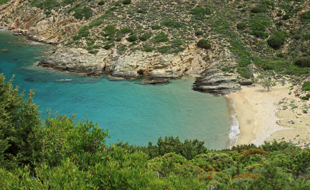 Foto de Aetos beach con arena brillante superficie