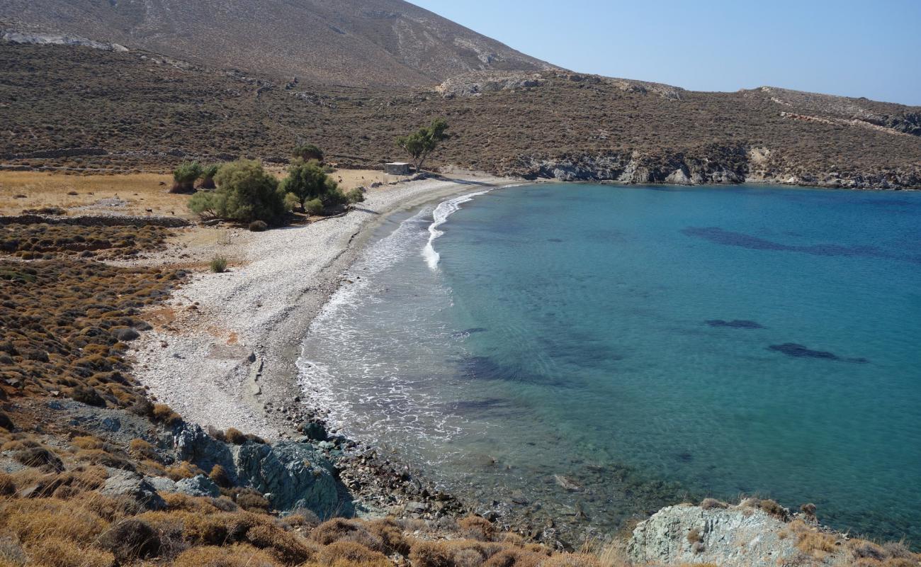 Foto de Lia beach con arena fina y guijarros superficie