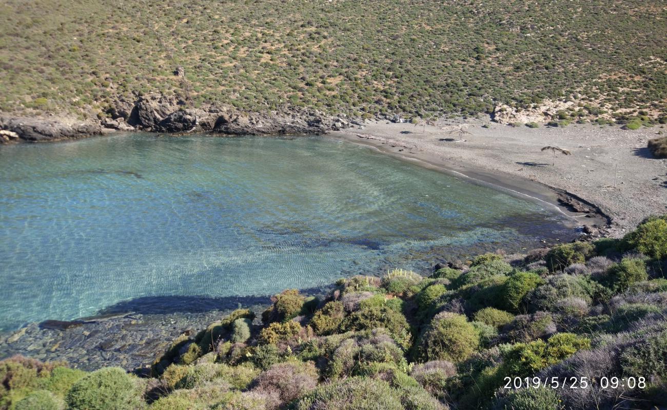 Foto de Marmari beach con arena gris superficie