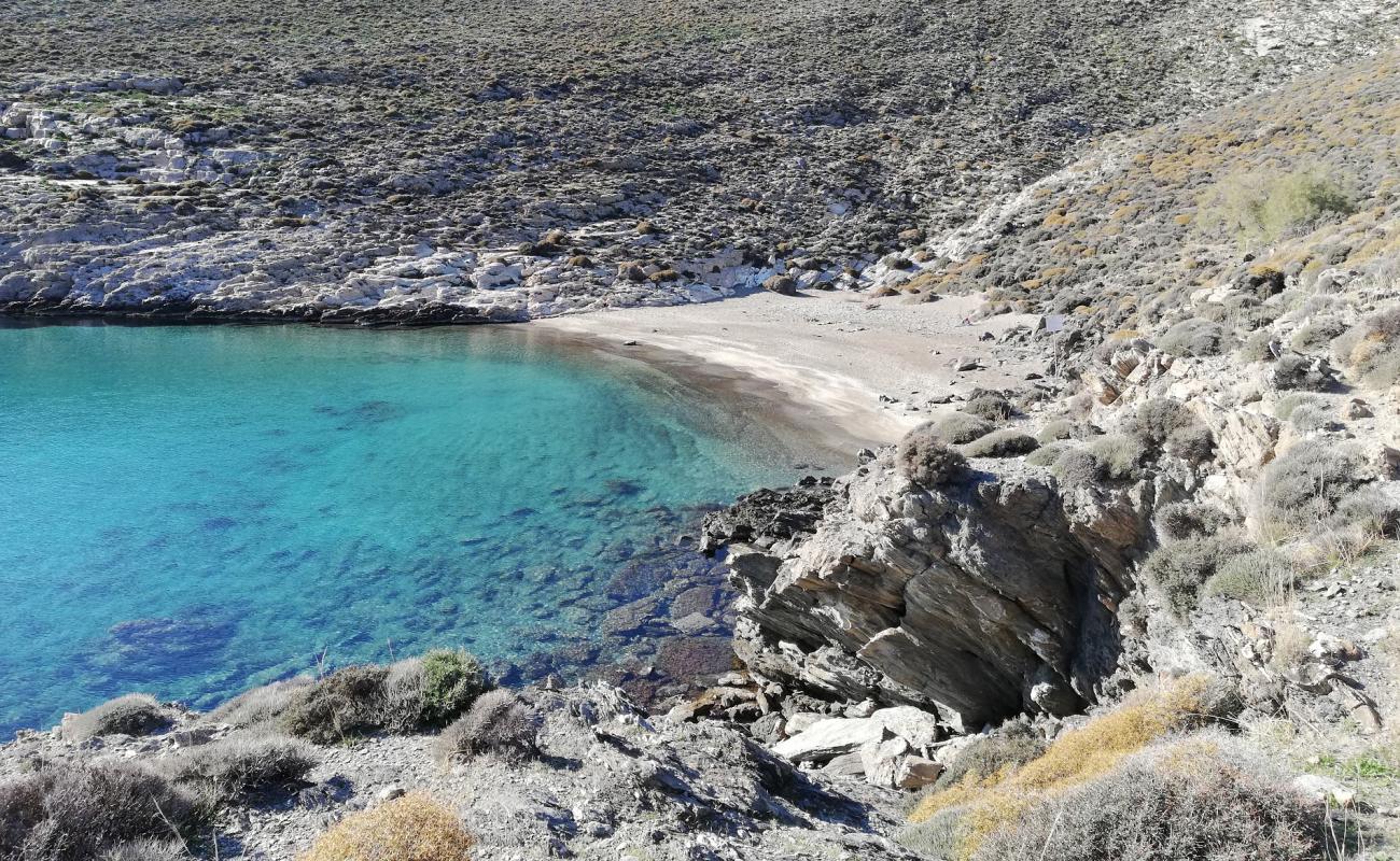 Foto de Grammata beach con arena gris superficie