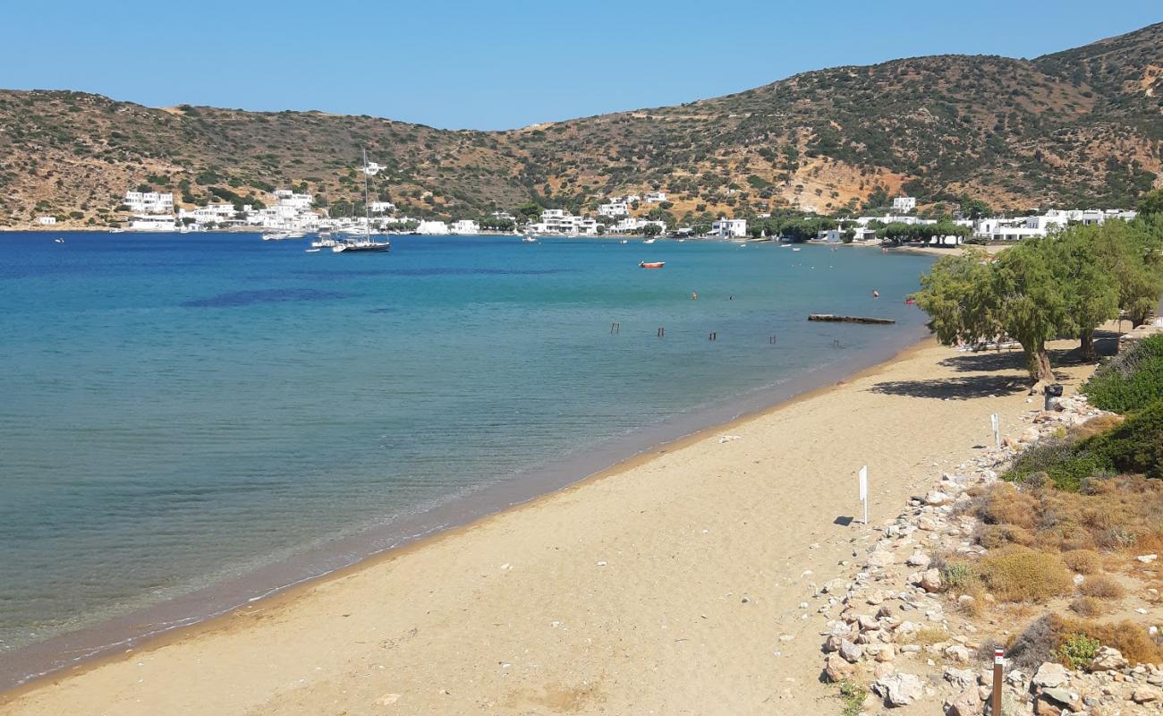 Foto de Playa de Vathi con arena brillante superficie