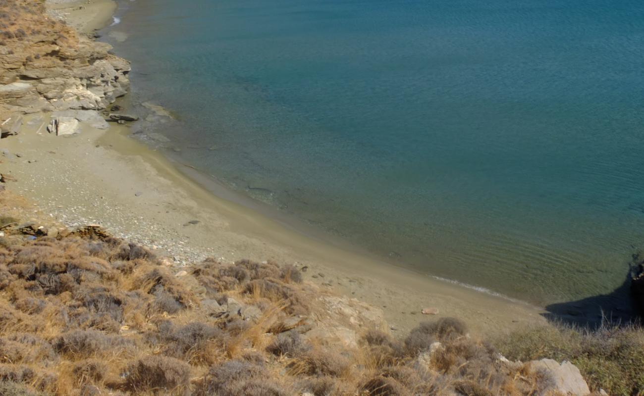 Foto de Paralia Kantani con arena/guijarros negro superficie