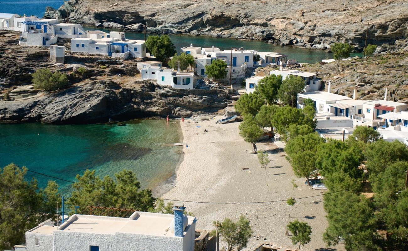 Foto de Paralia Malli con arena brillante superficie