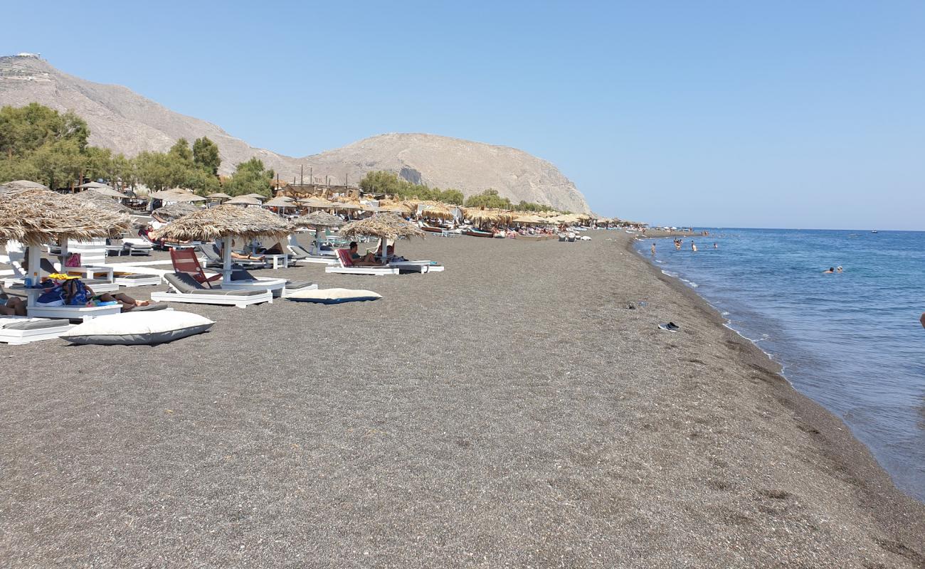 Foto de Playa de Perivolos con arena gris y guijarros superficie