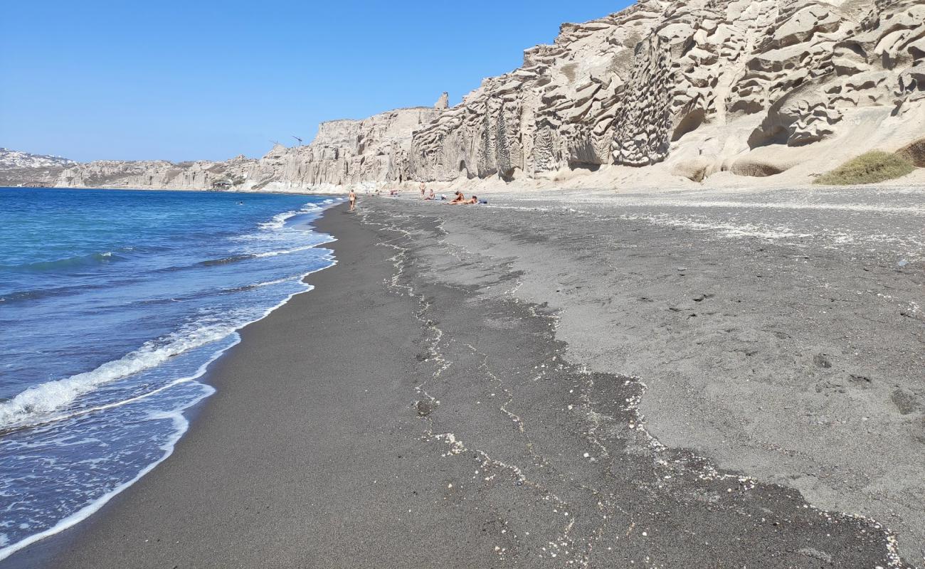 Foto de Paralia Vlichada con arena gris y guijarros superficie