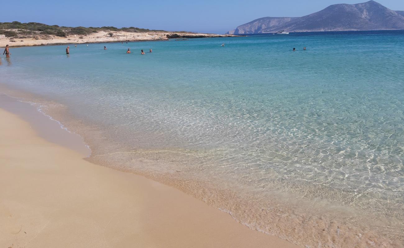 Foto de Playa Platia Pounta con arena brillante superficie