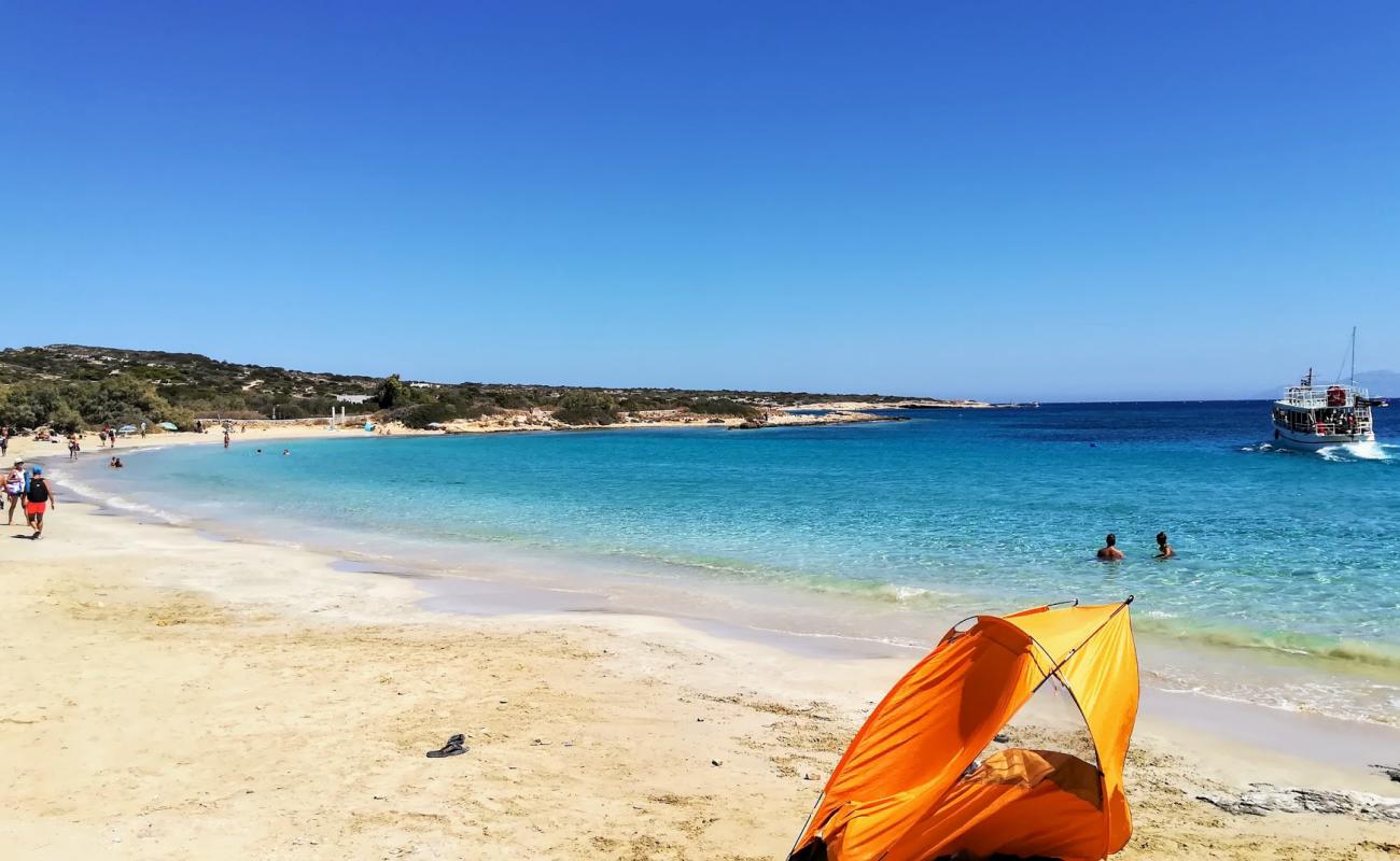 Foto de Paralia Charokopou con arena brillante superficie