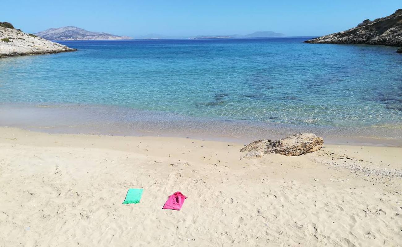 Foto de Playa de Psili Ammos con brillante arena fina superficie