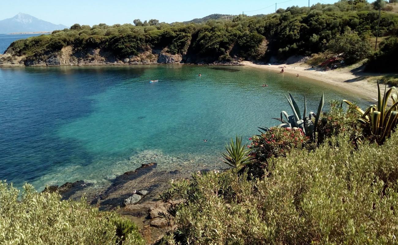 Foto de Ammouliani beach con arena brillante superficie