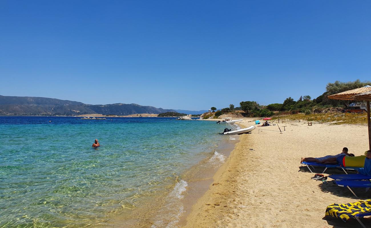 Foto de Playa de Megali Ammos con arena brillante superficie