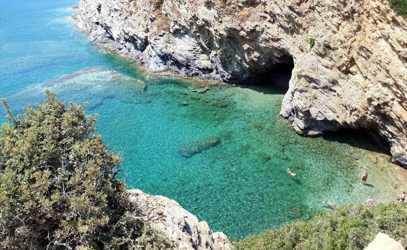 Foto de Caves beaches con arena brillante y rocas superficie