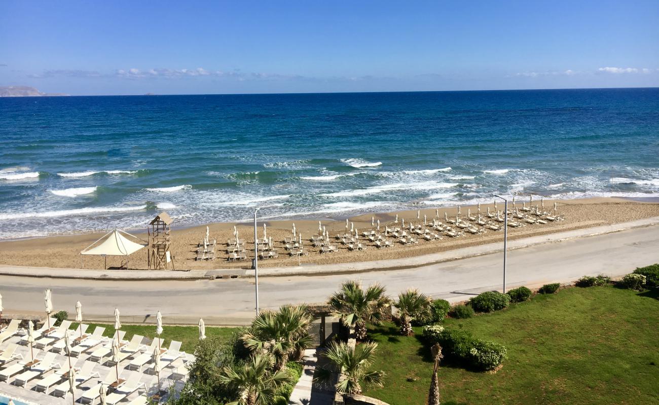 Foto de Beach Gouves II con arena oscura superficie