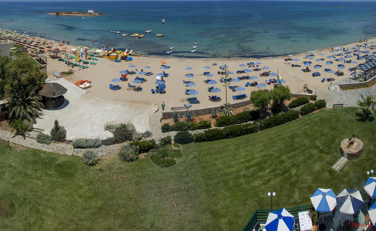 Foto de Playa Malia con arena oscura superficie