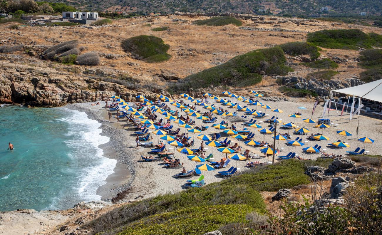 Foto de Boufos Beach con arena gris y guijarros superficie