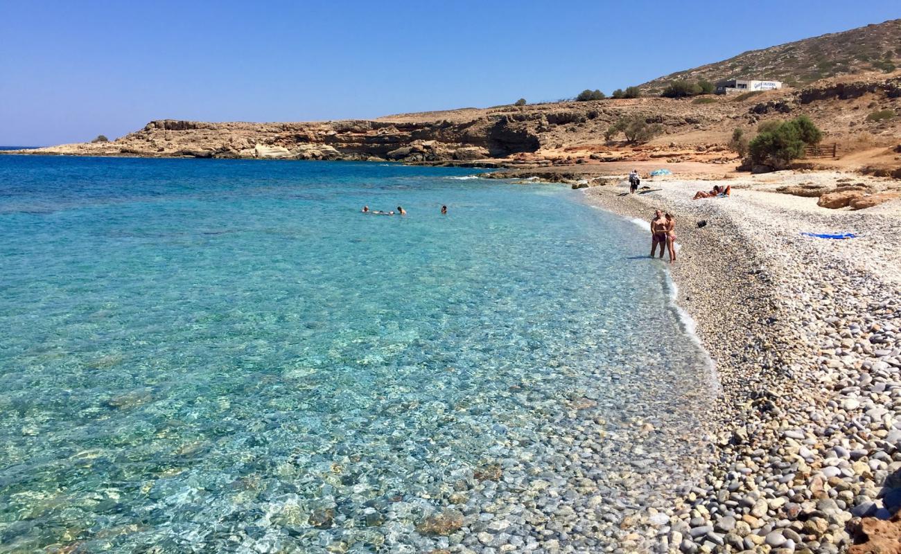 Foto de Agios Antonios con guijarro ligero superficie