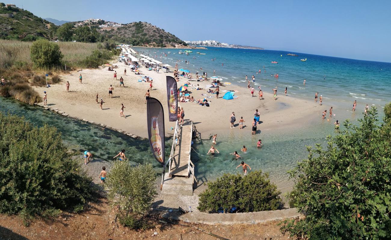 Foto de Playa de Almyros con arena oscura superficie