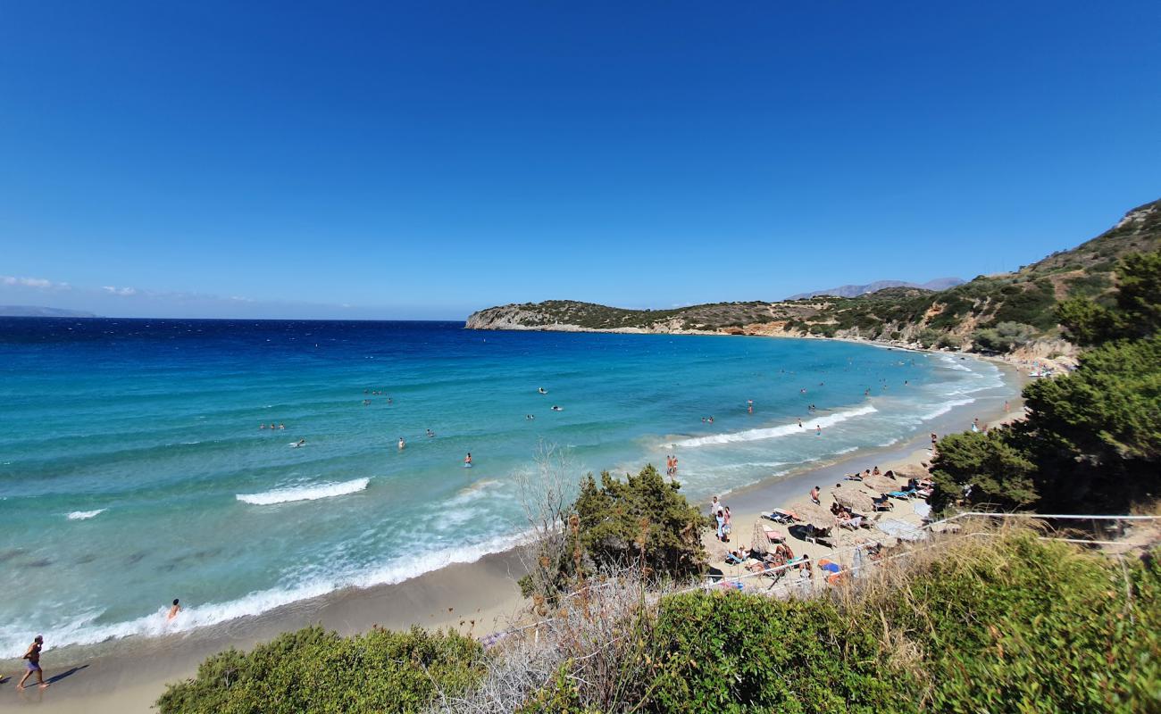 Foto de Playa Voulismatos con arena fina oscura superficie