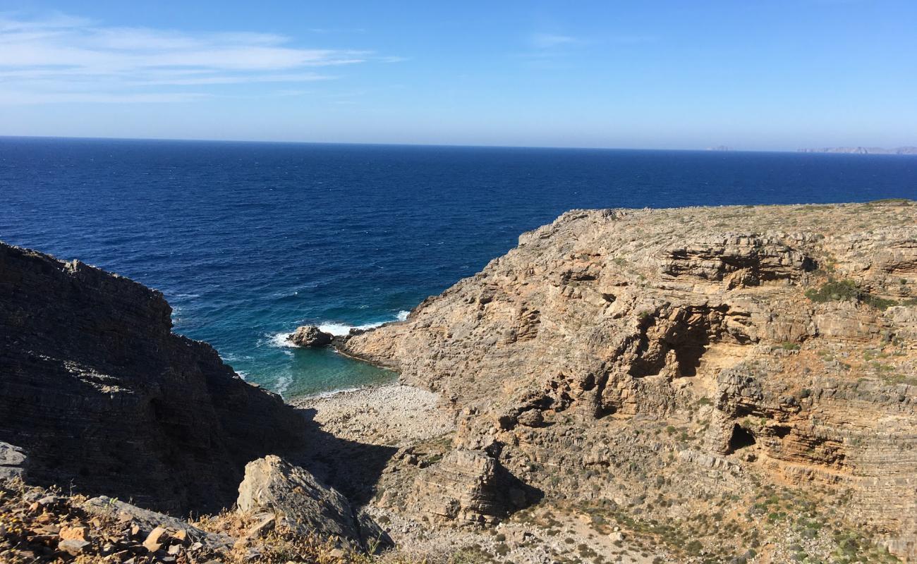 Foto de Beach Charkomatas con piedra superficie