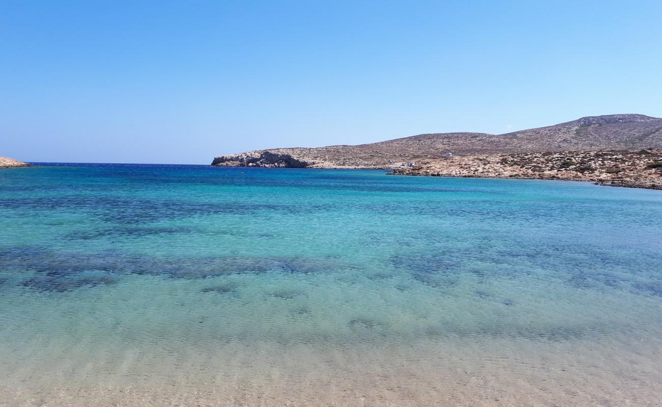 Foto de Paralia Tenta con arena brillante superficie