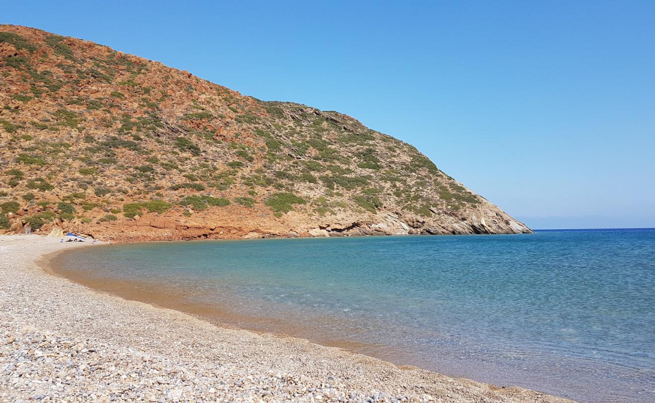 Foto de Maridati beach con guijarro fino claro superficie