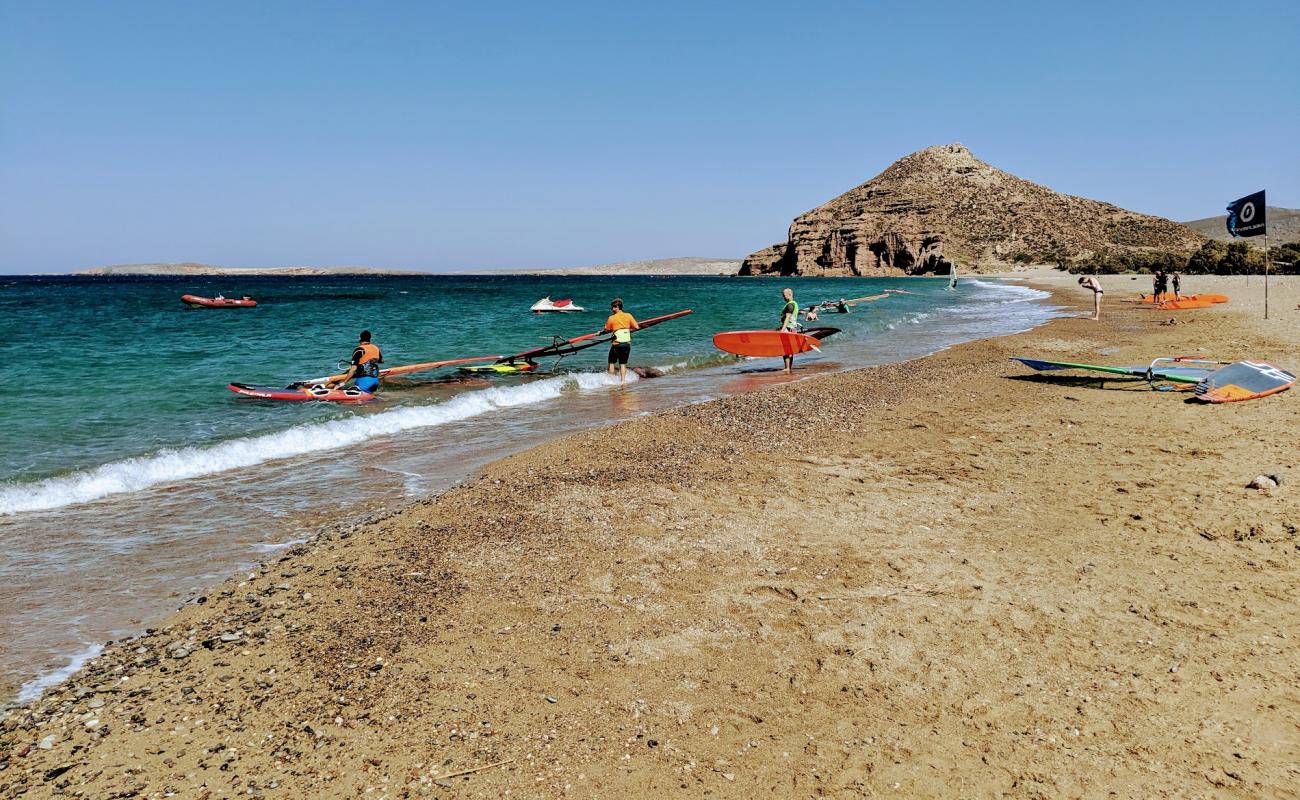 Foto de Paralia Kouremenos con arena oscura superficie