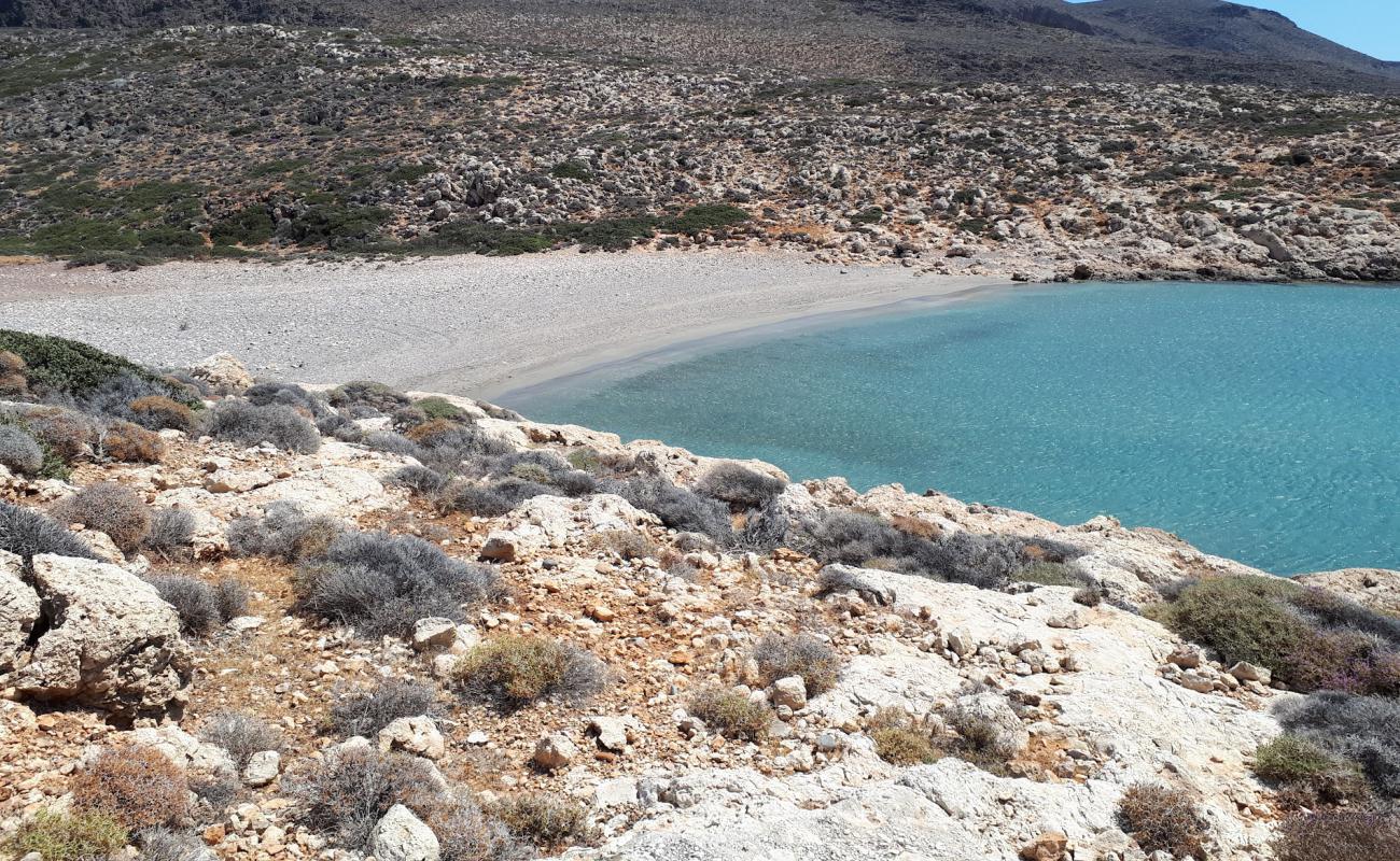 Foto de Skinias beach con guijarro ligero superficie