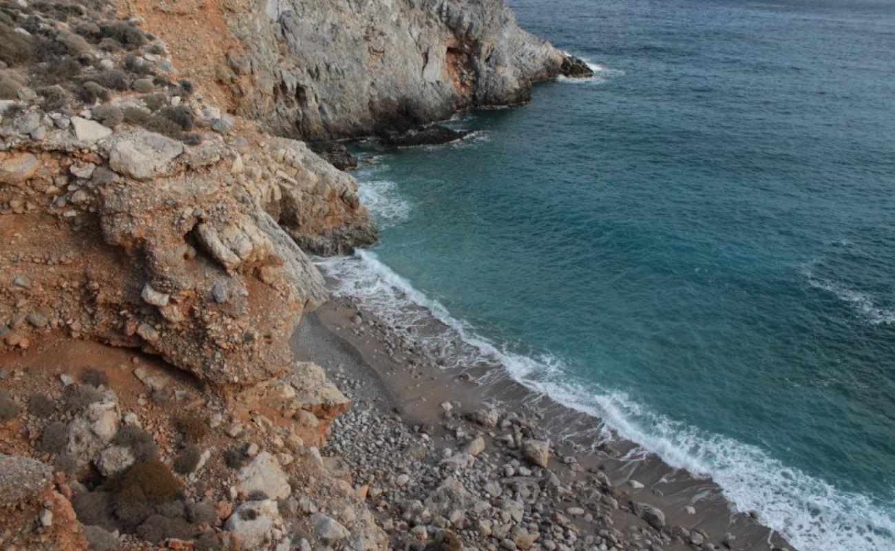 Foto de Wall of Taichida con arena brillante y rocas superficie