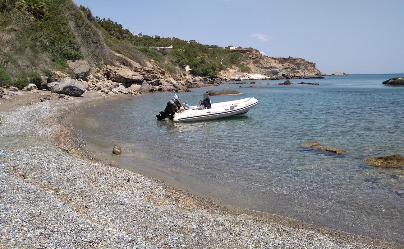 Foto de Livadi beach III con guijarro gris superficie