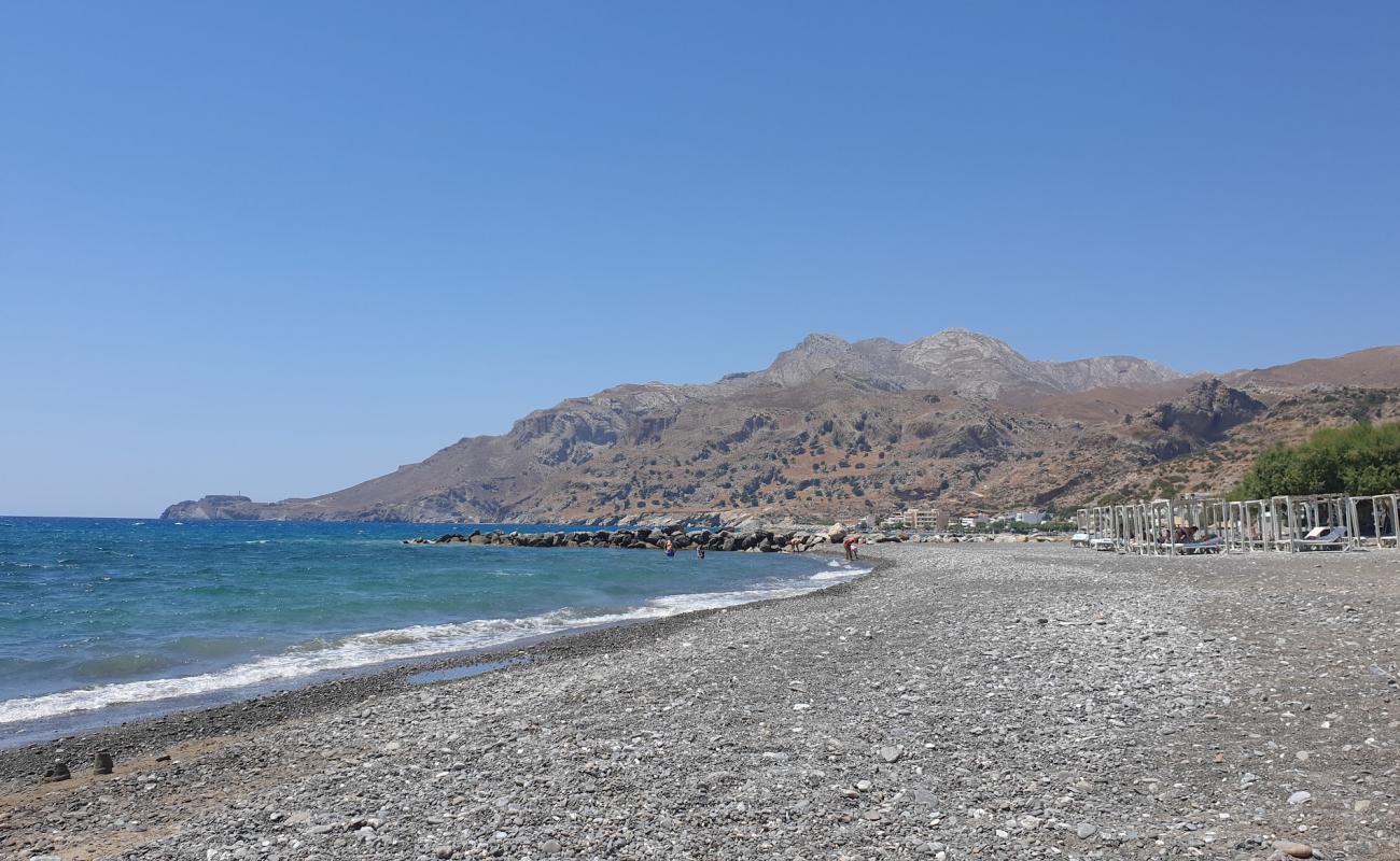 Foto de Tsoutsourou beach con arena gris y guijarros superficie