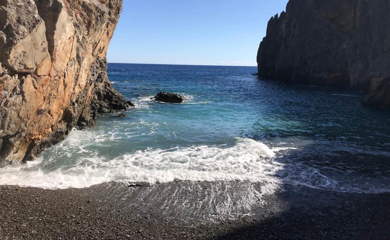 Foto de Katarti beach con guijarro gris superficie