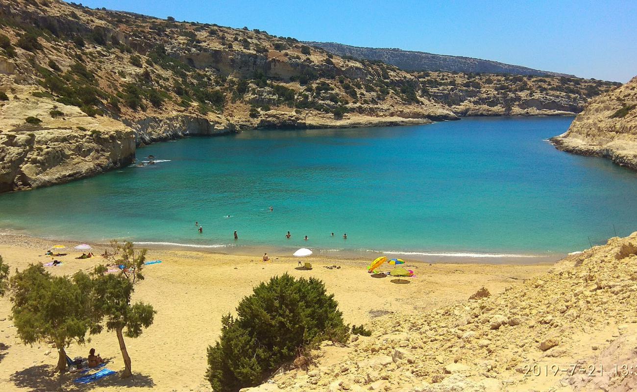 Foto de Vathi beach con arena fina y guijarros superficie