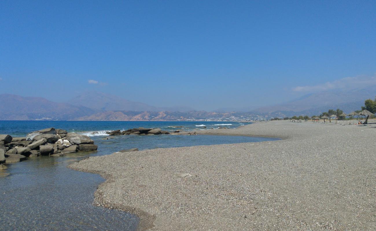 Foto de Afrathias beach con guijarro fino gris superficie