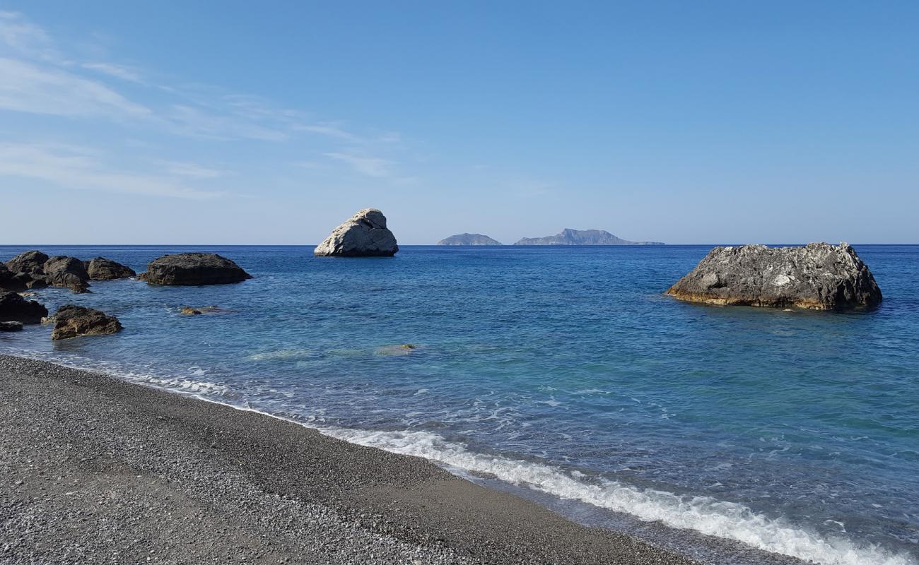 Foto de Armenopetra beach con guijarro gris superficie