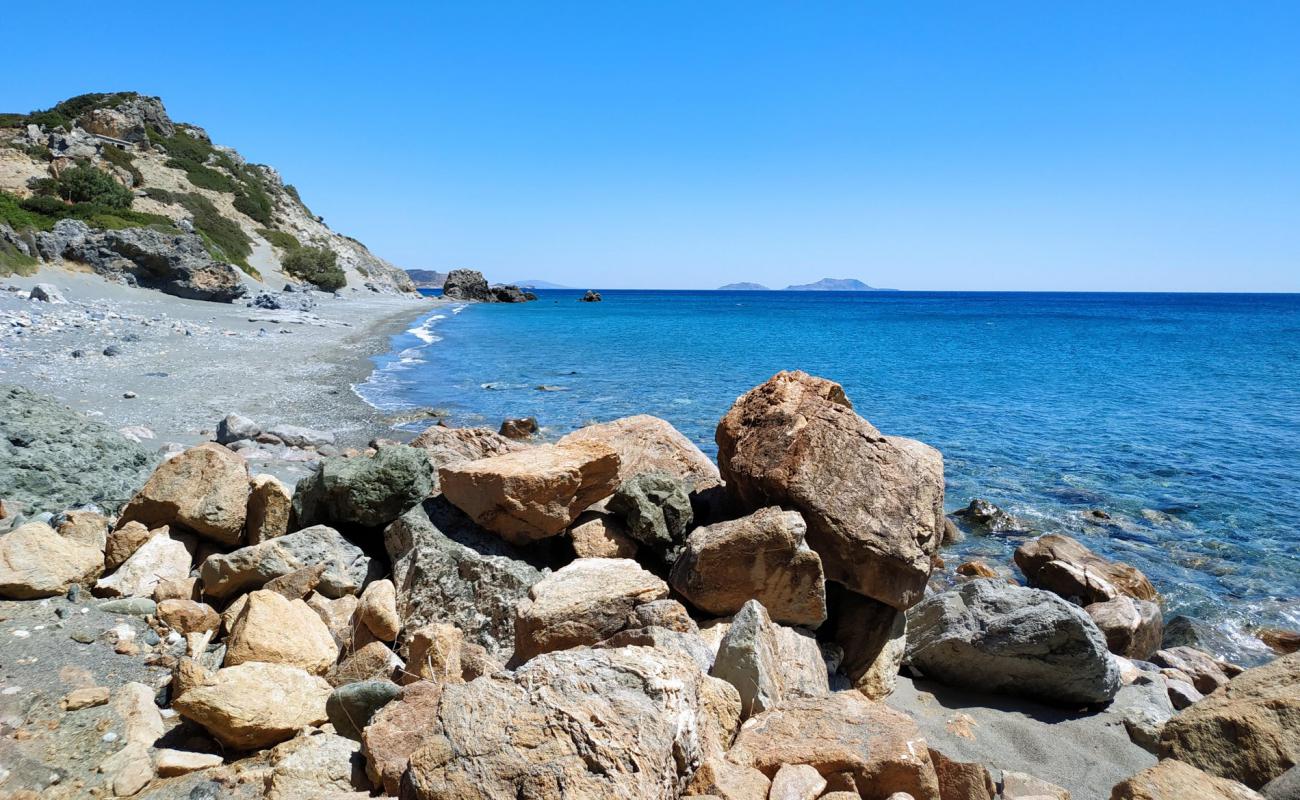 Foto de Gialopotama beach con guijarro gris superficie