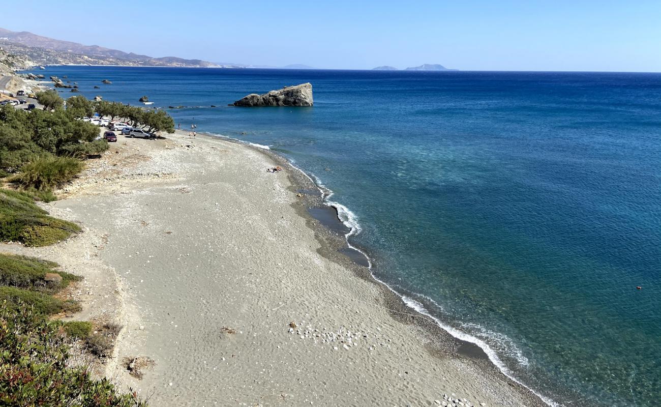 Foto de Dionyssos beach con guijarro gris superficie