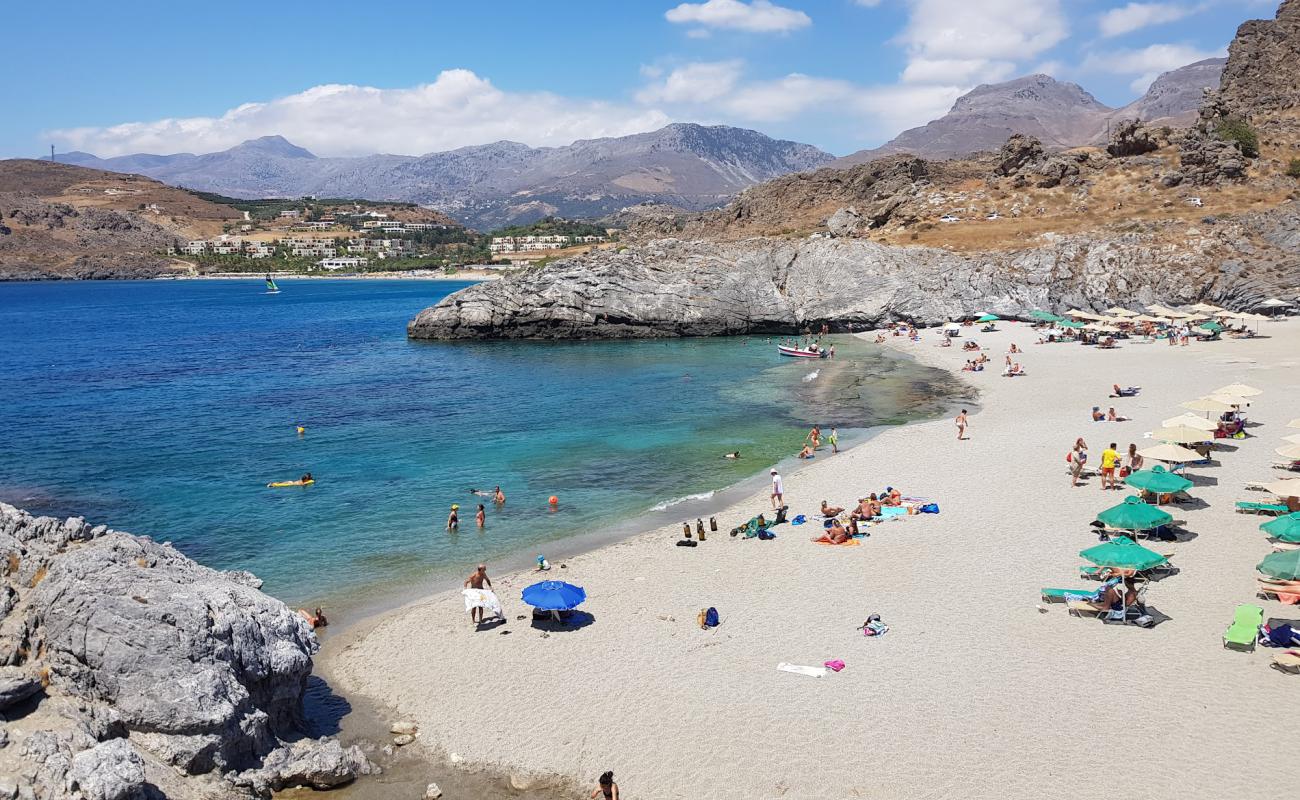 Foto de Playa de Ammoudi con guijarro fino claro superficie