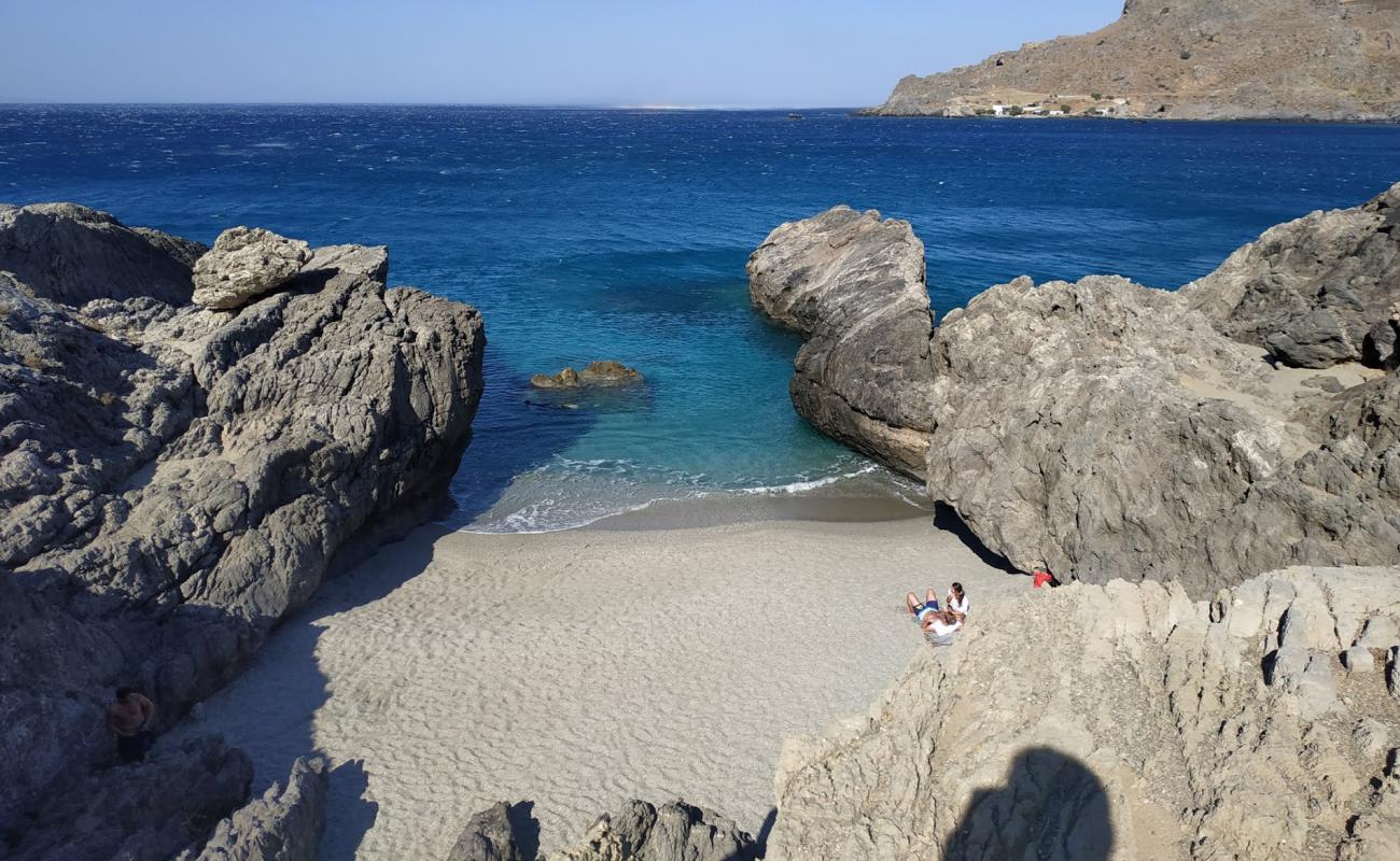 Foto de Klisidi beach con guijarro fino claro superficie