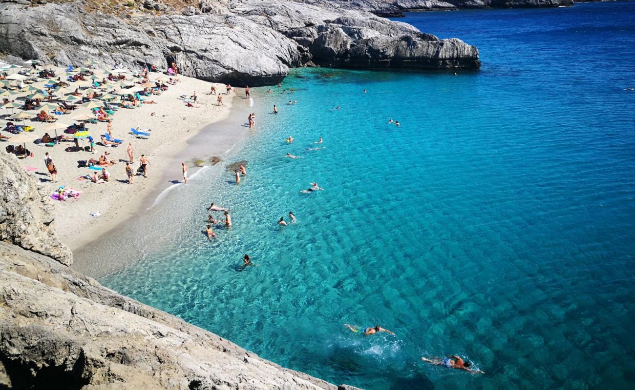 Foto de Ammoudaki beach con guijarro fino claro superficie