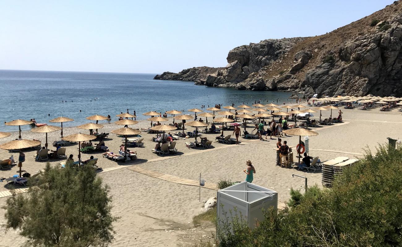 Foto de Souda beach con guijarro fino claro superficie