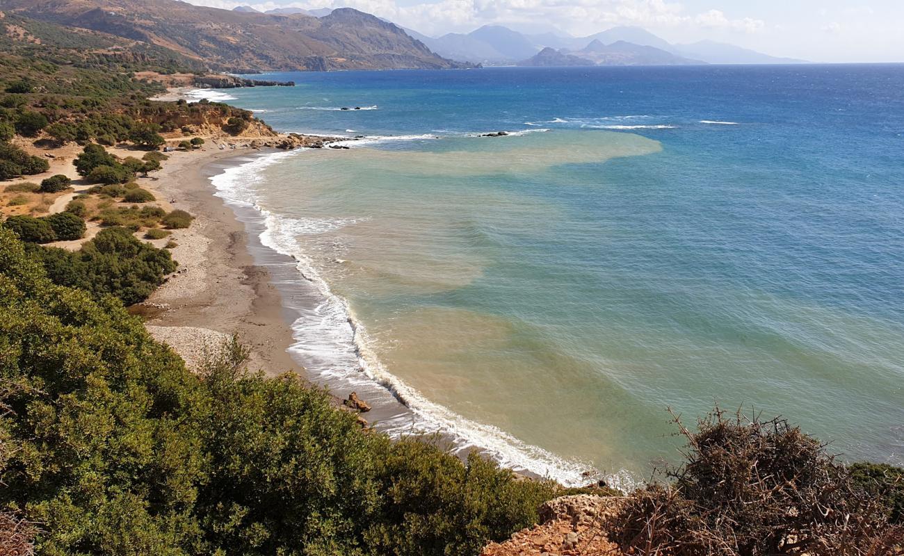 Foto de Agia Marina beach con arena gris y guijarros superficie