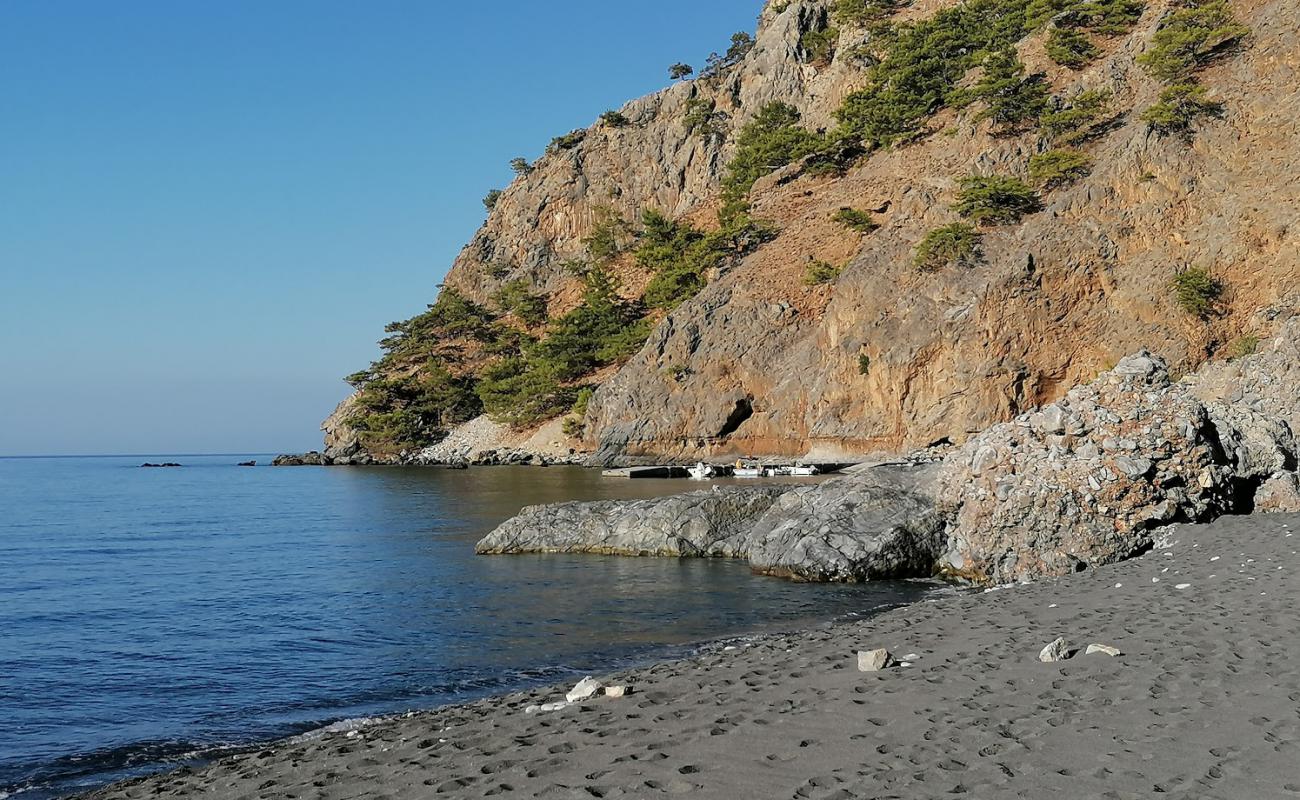 Foto de Agia Roumeli con arena gris superficie