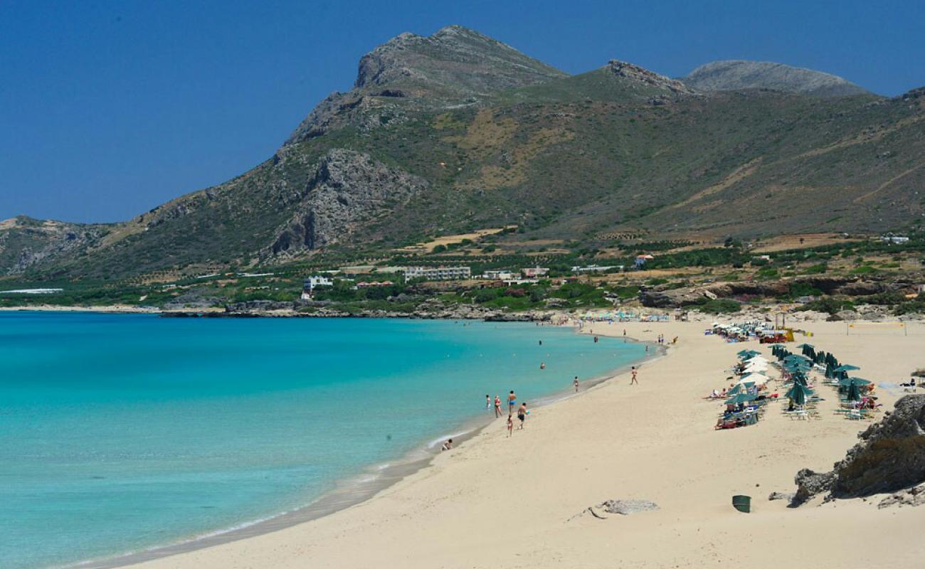 Foto de Playa de Falasarna con brillante arena fina superficie