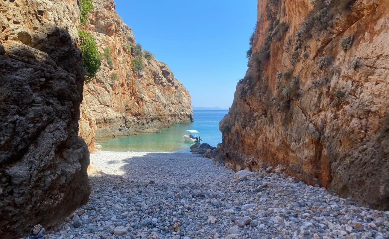 Foto de Ramyas Beach con guijarro ligero superficie