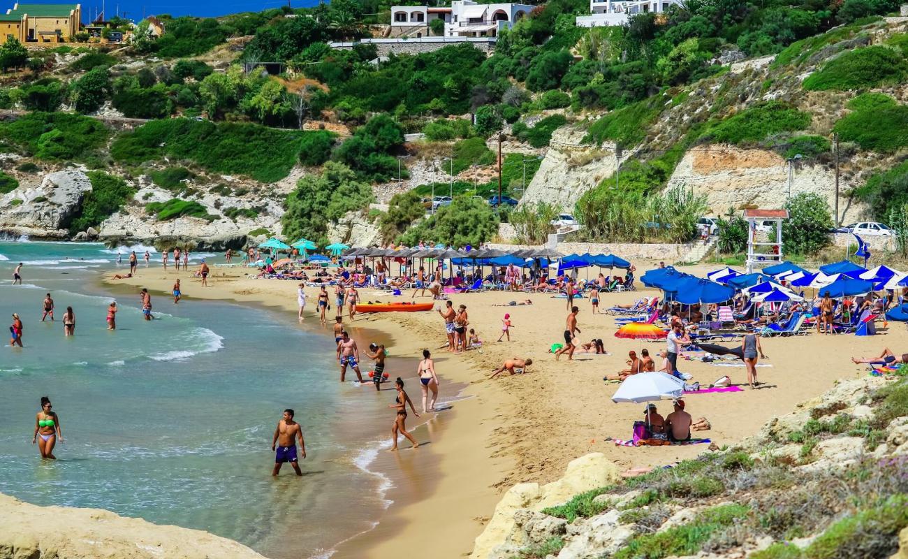 Foto de Playa de Kalathas con brillante arena fina superficie