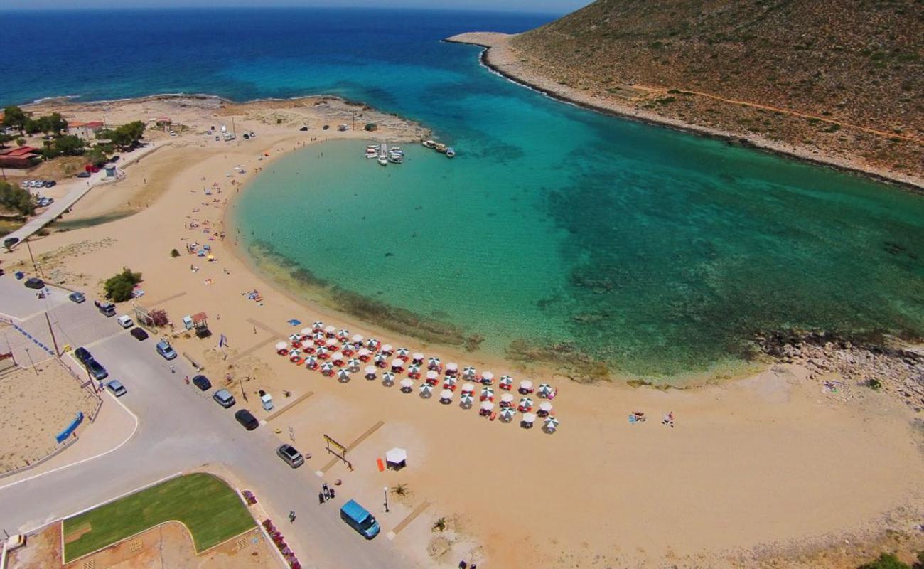 Foto de Stavros Beach con arena brillante superficie