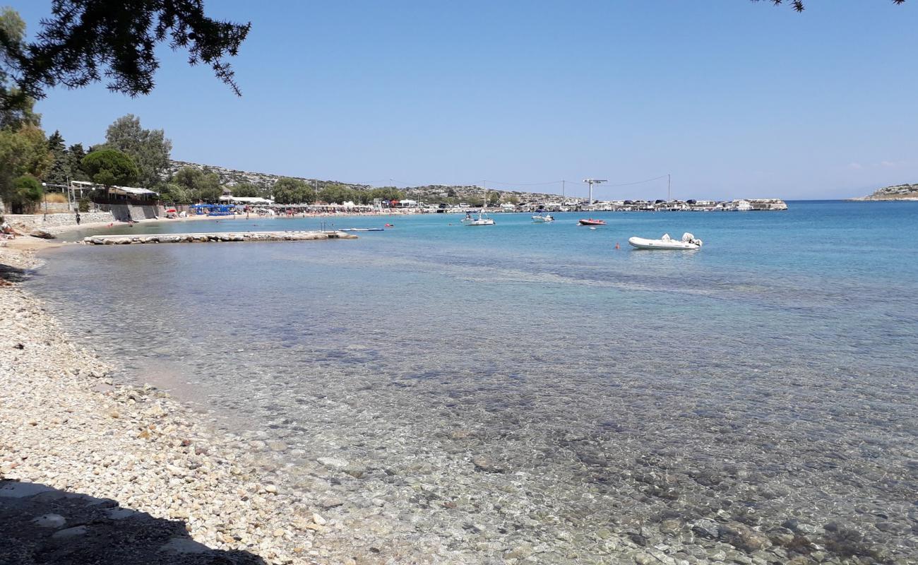 Foto de Sosorides beach con arena brillante y rocas superficie