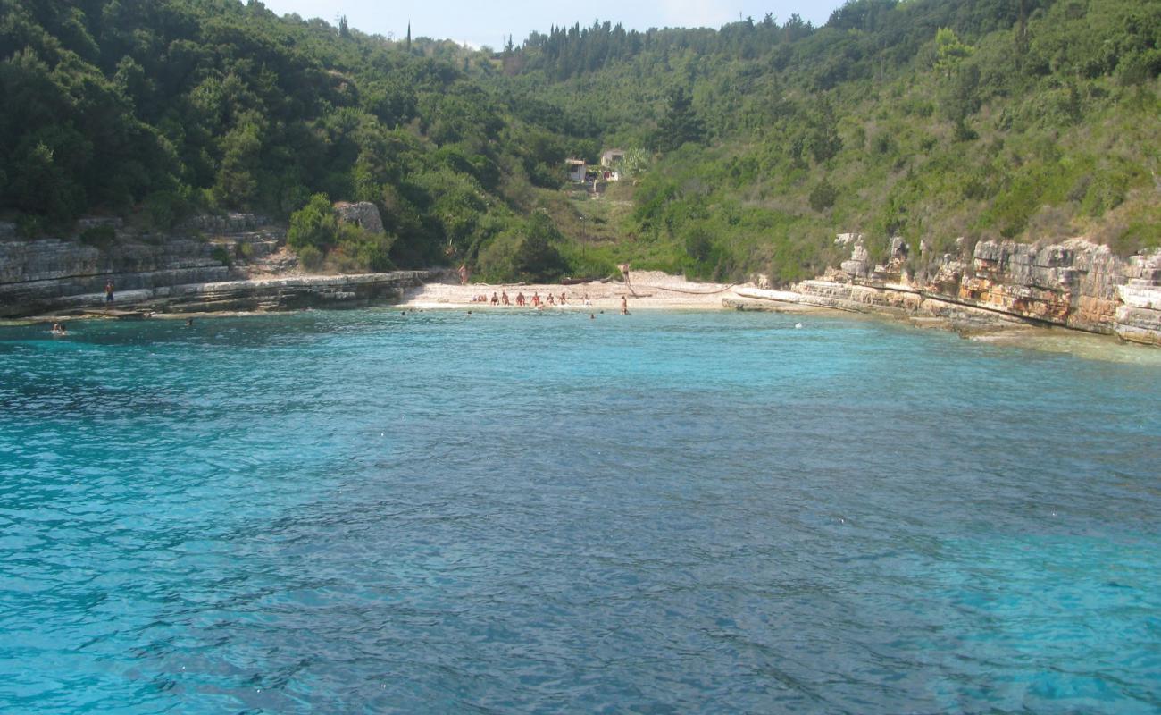 Foto de Paralia Voutoumi III con arena fina y guijarros superficie