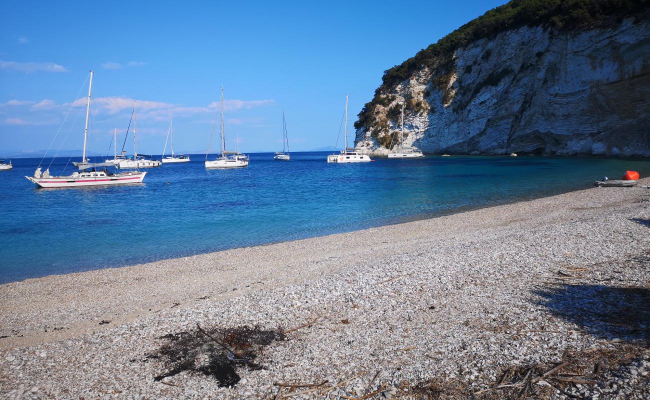 Foto de Atokos beach con arena fina y guijarros superficie